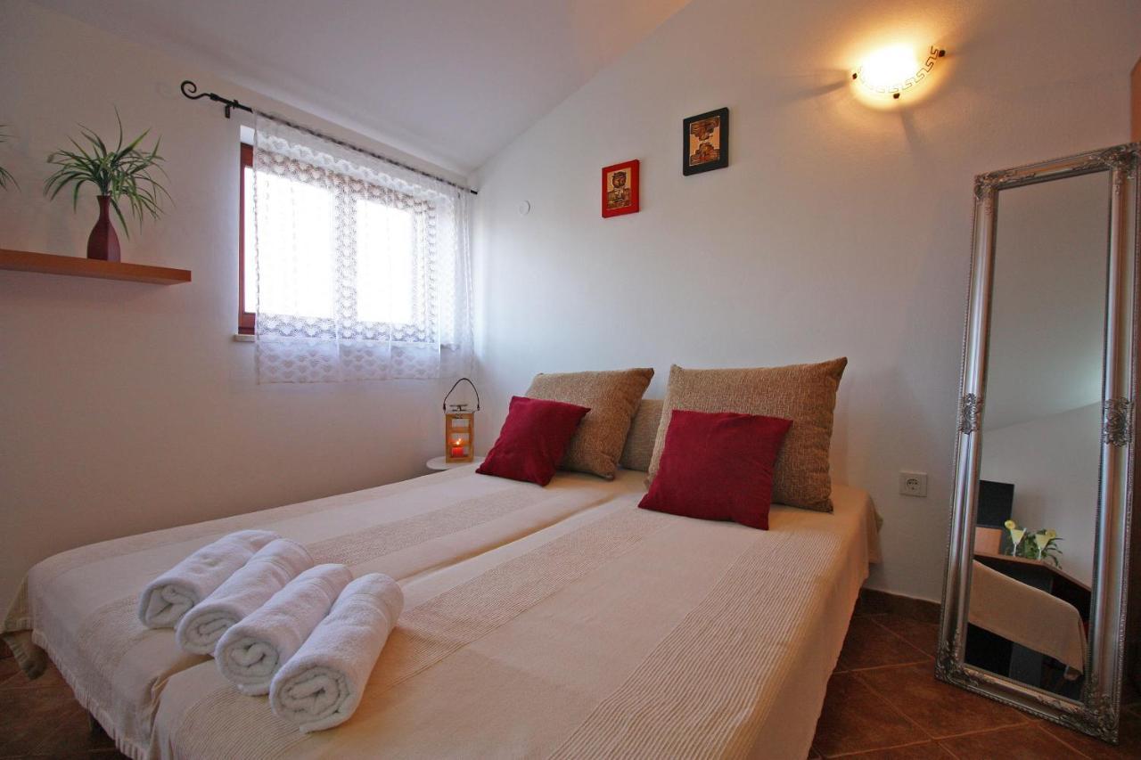 Brijunisol - 3 Apartments Top Position Near The Beautiful Beach Fažana Exterior foto