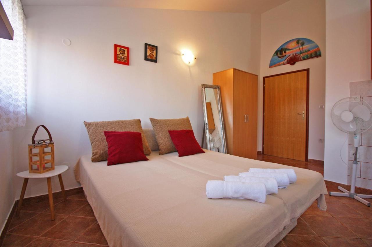Brijunisol - 3 Apartments Top Position Near The Beautiful Beach Fažana Exterior foto