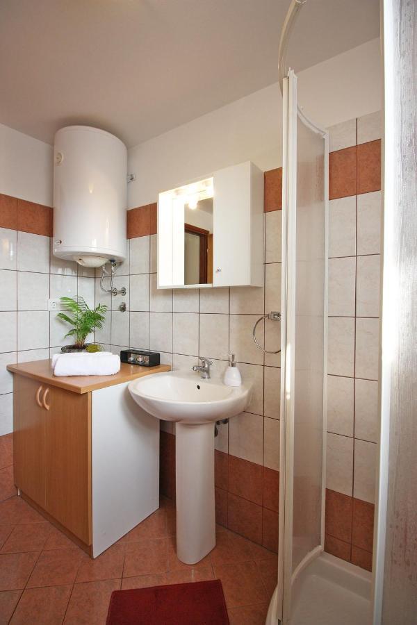 Brijunisol - 3 Apartments Top Position Near The Beautiful Beach Fažana Exterior foto