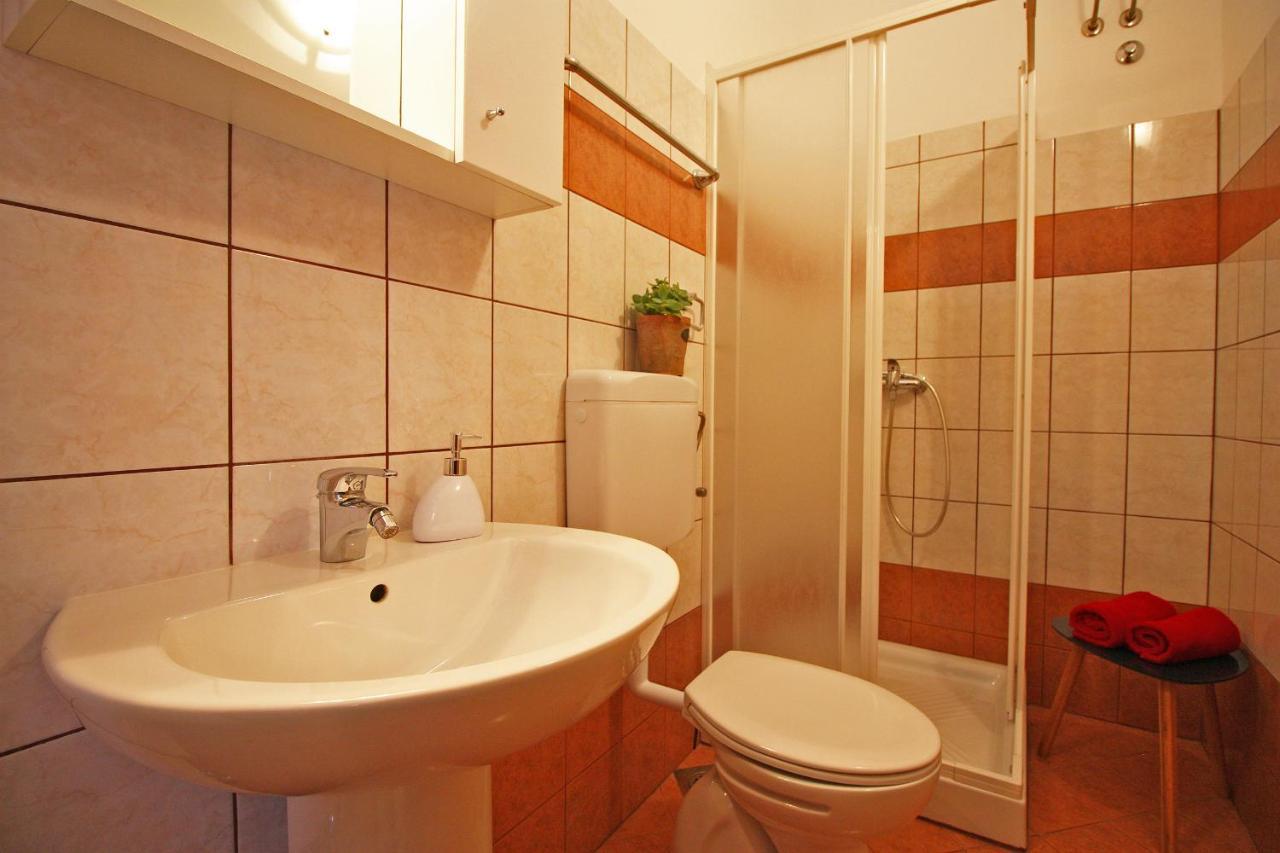 Brijunisol - 3 Apartments Top Position Near The Beautiful Beach Fažana Exterior foto