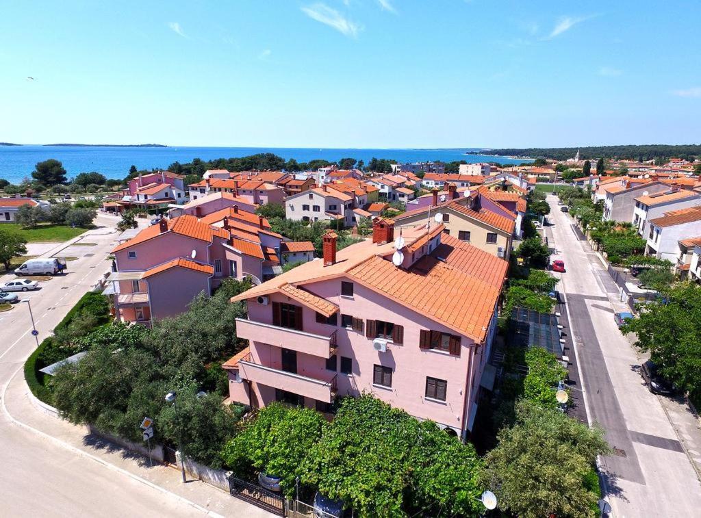Brijunisol - 3 Apartments Top Position Near The Beautiful Beach Fažana Exterior foto